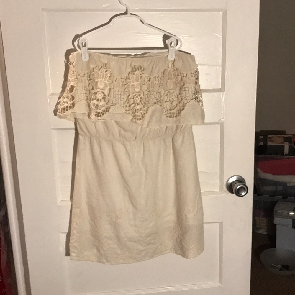 White lace embroidered strapless dress